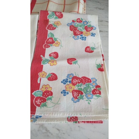 Vintage Kitchen Tea Towels Lot Set 4 Strawberries Retro Kitchen Linens - Picture 2 of 7